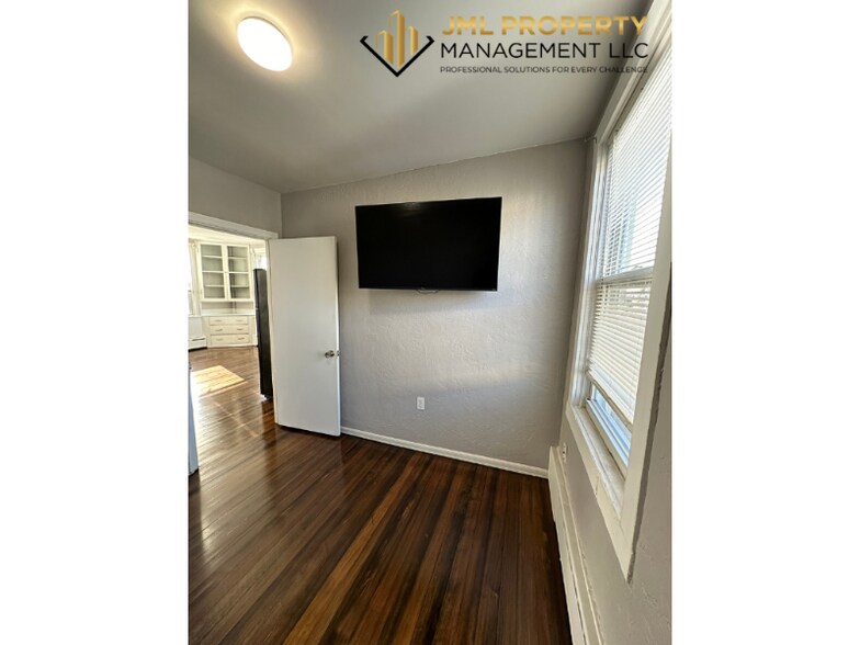 Building Photo - 58 Edgemond St
