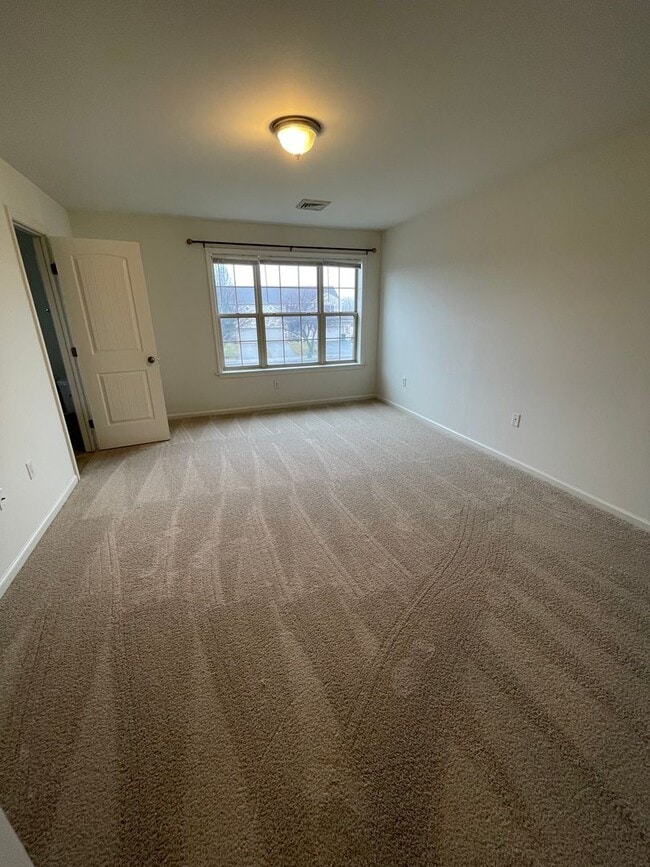 Building Photo - Updated 3 Bed 3 Bath Townhouse in Marietta!