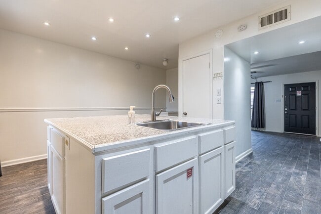 Building Photo - 6427 Wurzbach Rd