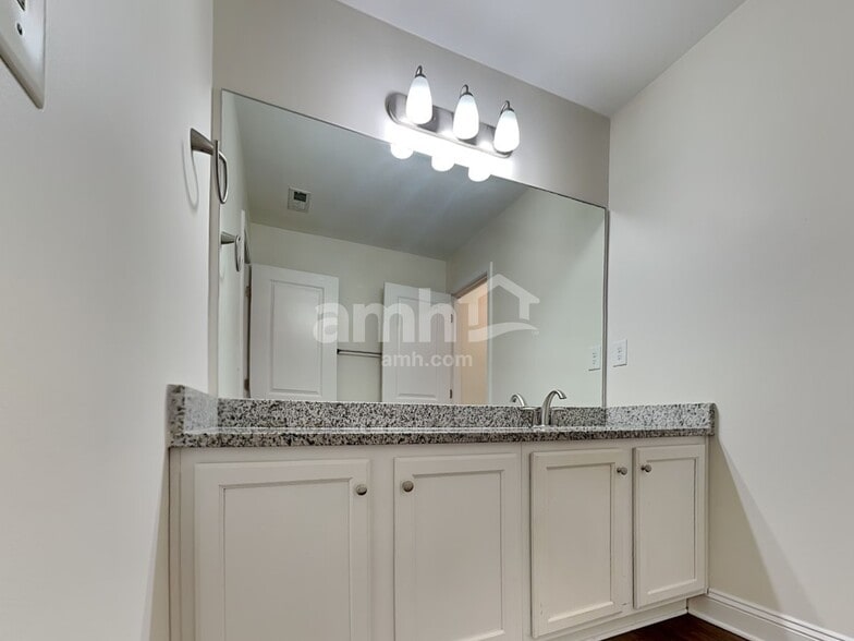 Building Photo - 363 Macroom Ct