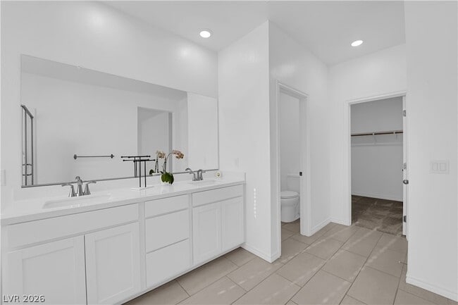 Building Photo - 600 N Carriage Hill Dr