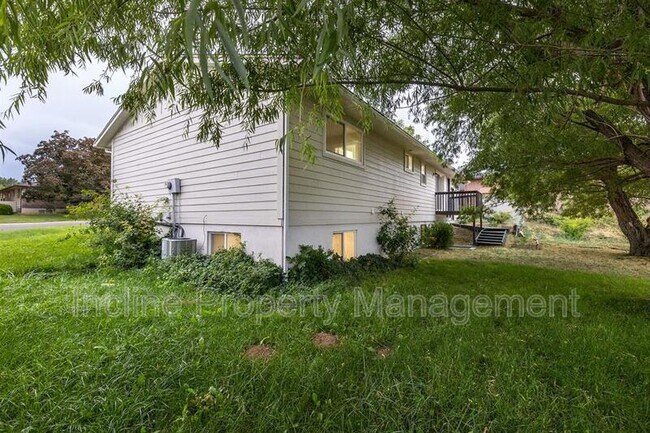 Building Photo - 450 Scenic Dr