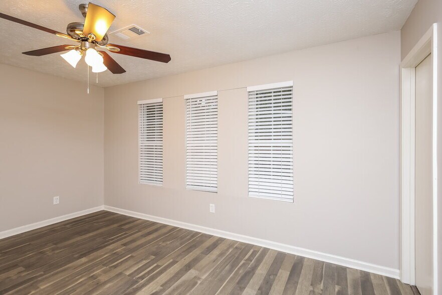 Building Photo - 1561 Black Hickory Pl