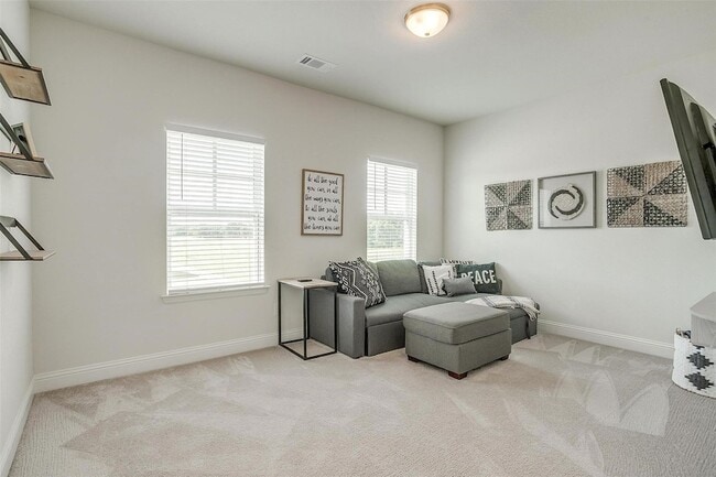 Building Photo - 524 W Thoroughbred