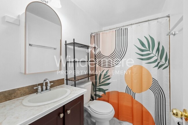 Building Photo - Welcome to this charming 3-bedroom, 1-bath...