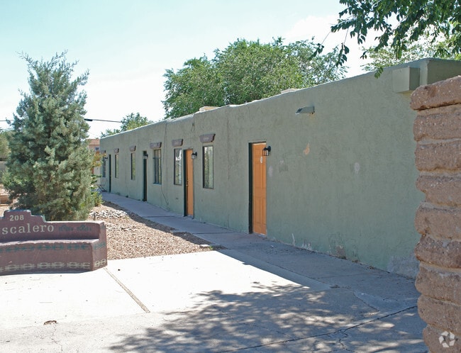 Building Photo - 208 Mescalero Rd NW