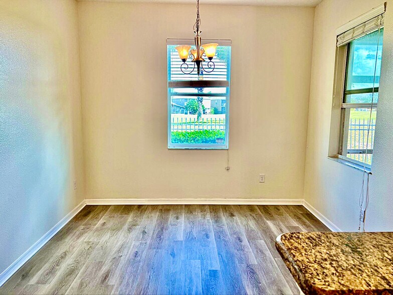 Building Photo - 1307 Priory Cir