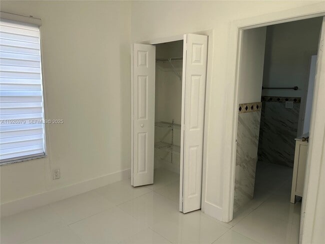 Building Photo - 1922 NW 4th St