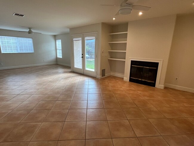 Building Photo - Beautiful 4 Bed | 3 Bath Home in Santee with Downstairs Bedroom & Full Bath!