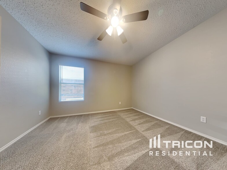 Building Photo - 5221 Bedfordshire Dr