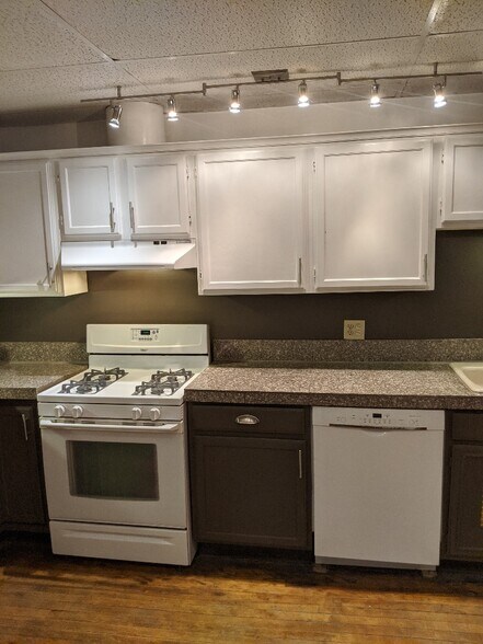 Building Photo - 2255 Pierce St NE