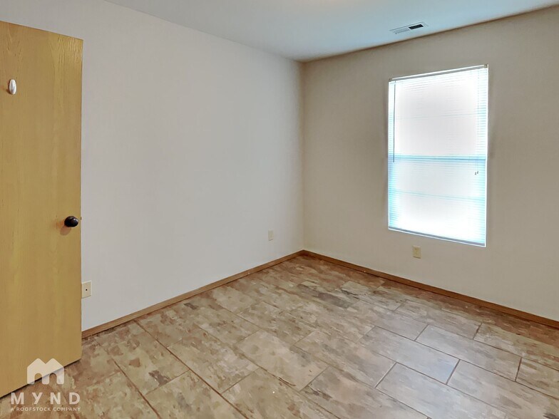 Building Photo - 1130 S Clifton Ave