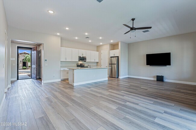 Building Photo - 61370 E Flint Dr