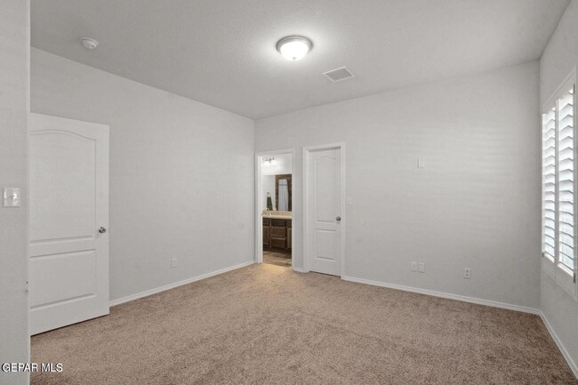 Building Photo - 12249 Desert Dove Ave