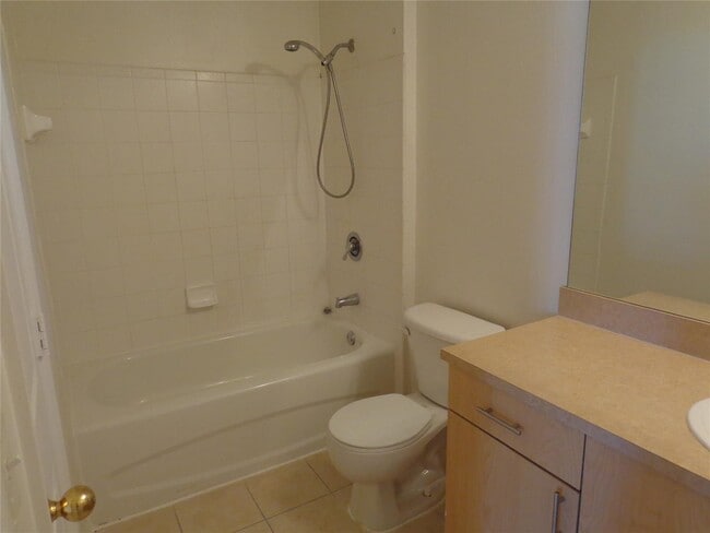 Building Photo - 533 NE 3rd Ave