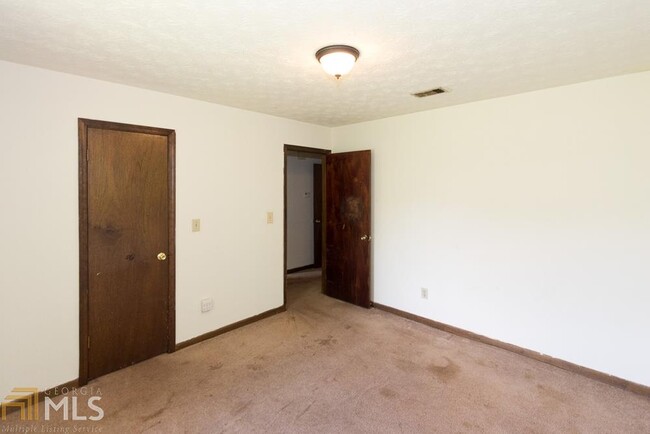 Building Photo - 214 Tanglewood Ln