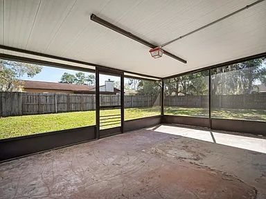 Building Photo - Beautiful Valrico Home | No Carpet + Screened Patio + Bonus Room