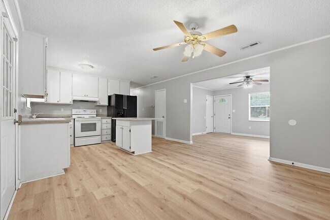 Building Photo - 106 Andrews Ave