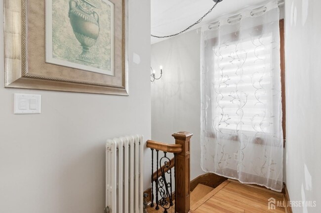 Building Photo - 415 Main St