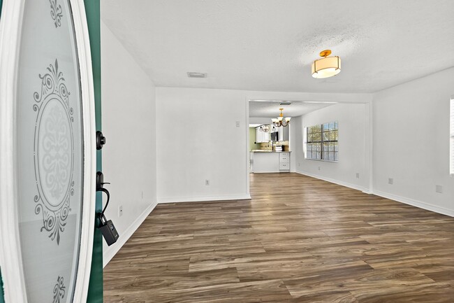 Building Photo - 343 Spring Ave