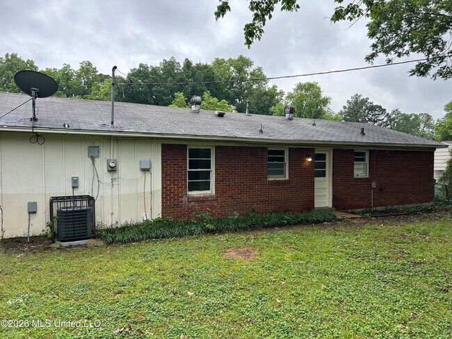 Building Photo - 1296 Vicksburg Dr