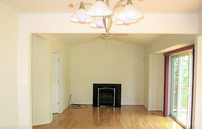 Building Photo - Serene and Private 3 Bed 3 Bath Single Fam...