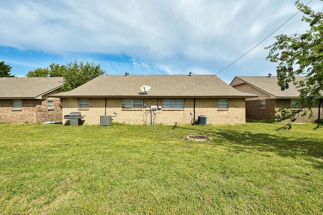 Building Photo - 924 SW 97th St