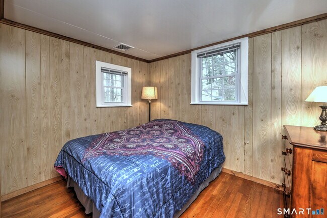 Building Photo - 10 Old Pinewood Trail