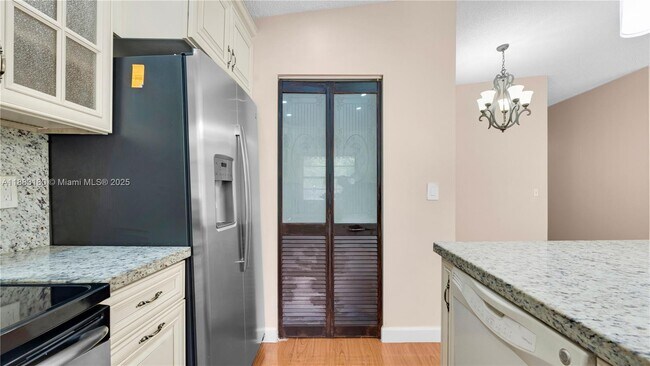 Building Photo - 570 Woodgate Cir