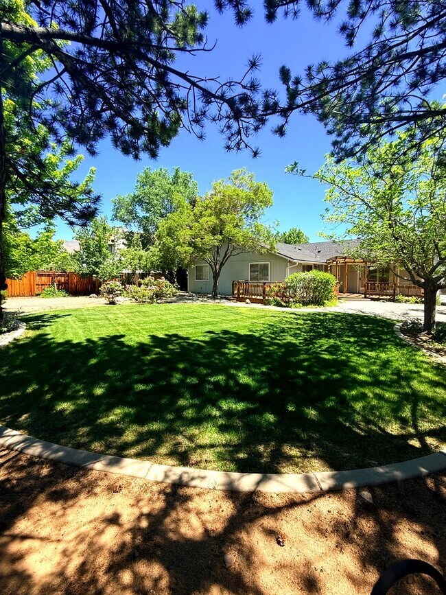 Building Photo - Beautiful Northwest Reno Home with Stunning Mountain Views
