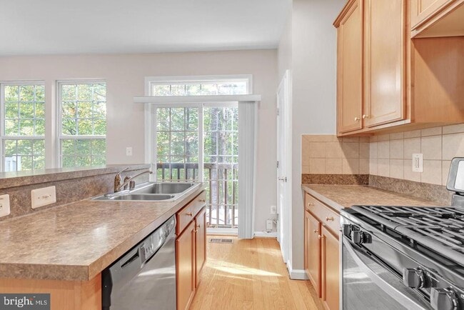 Building Photo - 626 Tailgate Terrace