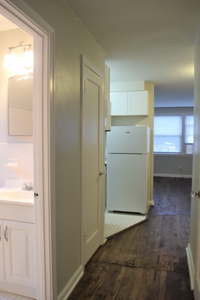 Building Photo - 1227 Louisville ave