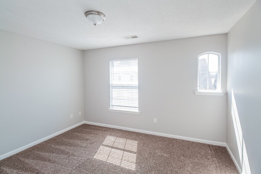 Building Photo - 10182 Sorrento Pl