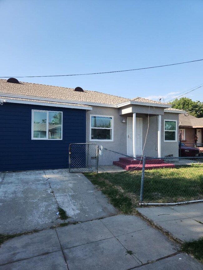 Primary Photo - 780 W Olive St