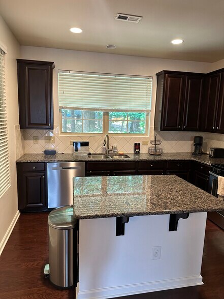 Building Photo - 14 Intuition Cir