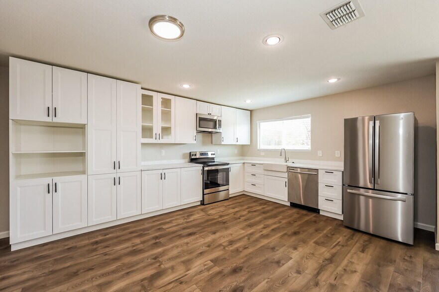 Building Photo - 6126 Wisteria Hill