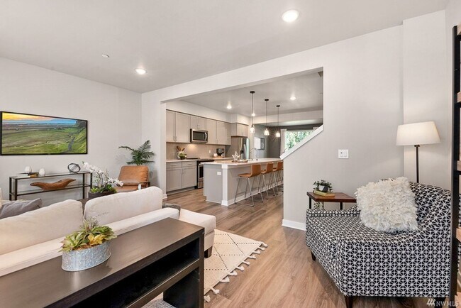 Building Photo - Beautiful recently built 3 bedroom 2.5 bathroom townhome in Lake Stevens!!