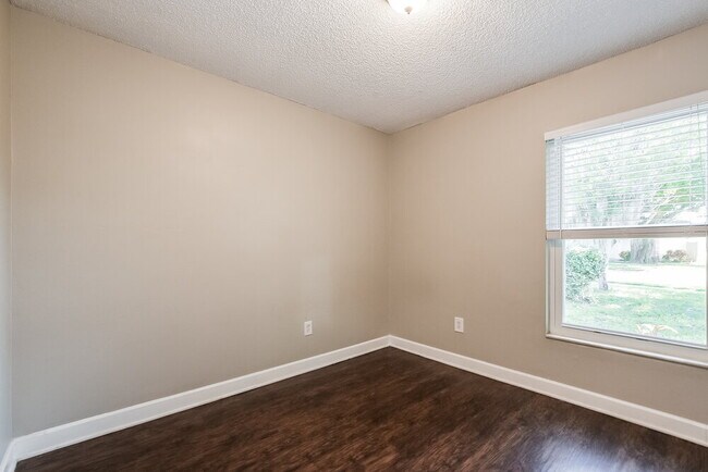 Building Photo - 1009 Black Willow Dr