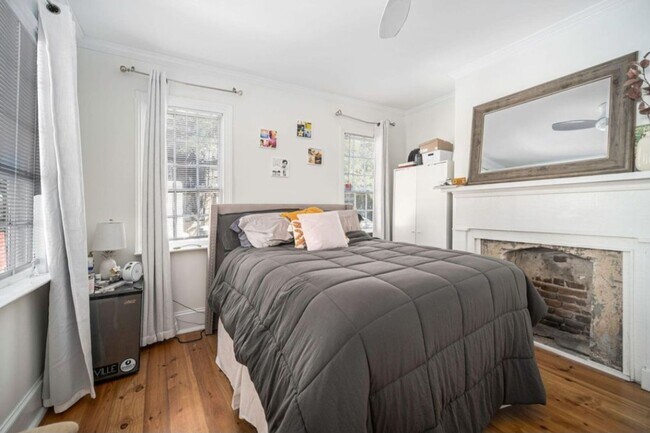 Building Photo - 13 Marion St