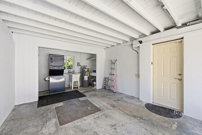 Building Photo - 4454 W Tradewinds Ave