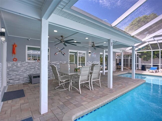 Building Photo - 6531 Santiago Ct