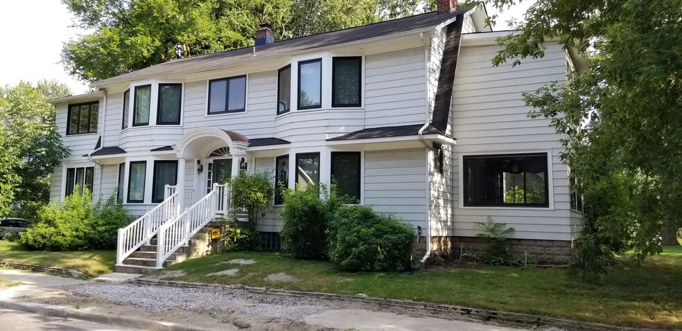 Entire Second Floor is Yours - 425 Park Ave