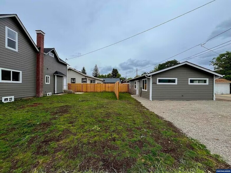 Building Photo - 494 17th St SE