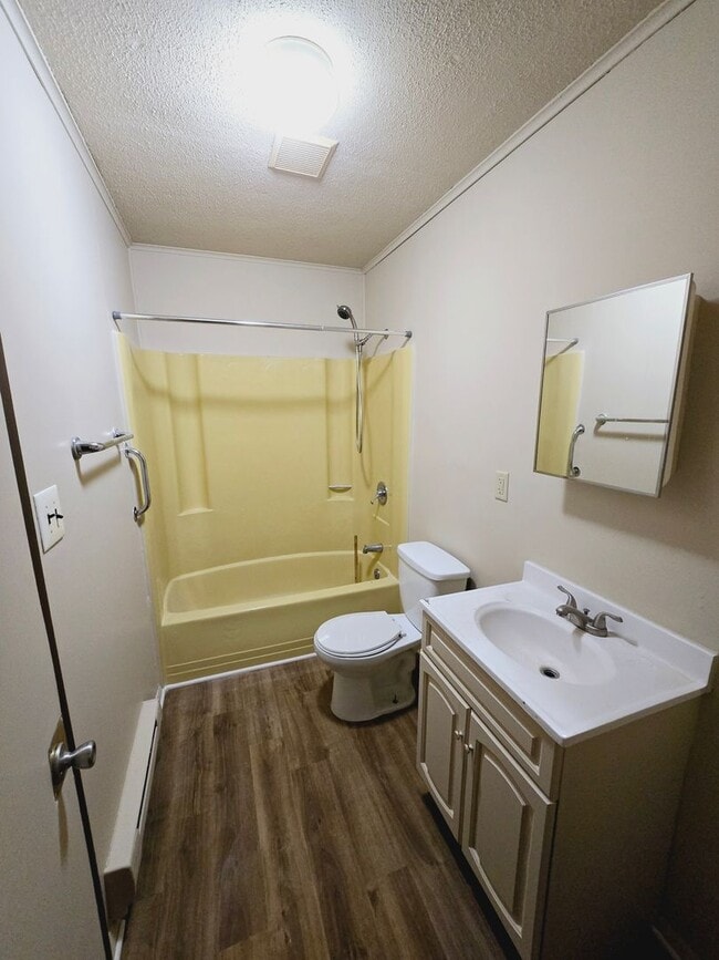 Building Photo - Large 3 bedroom house in Candensis!