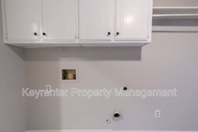 Building Photo - 732 Westridge Ct