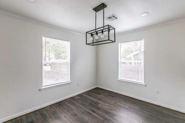 Building Photo - REMODLED HOME FOR RENT
