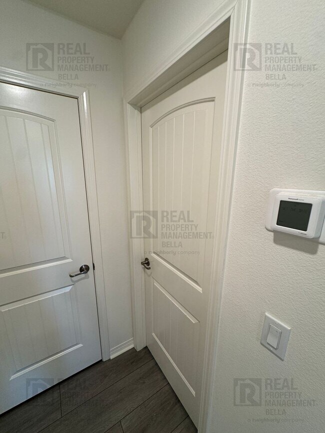 Building Photo - Cul-De-Sac Home in Heritage Lake Featuring Downstairs Bedroom & Bath + Loft