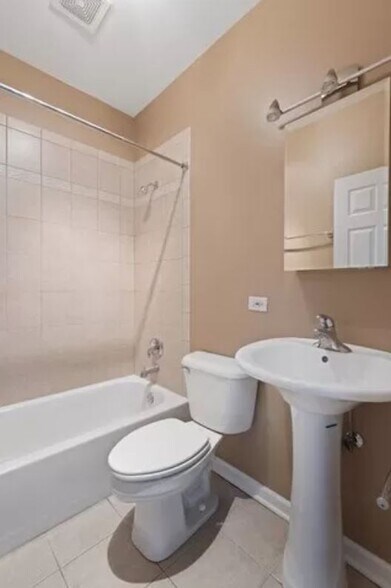 Second Bathroom - 1136 W Pratt Blvd