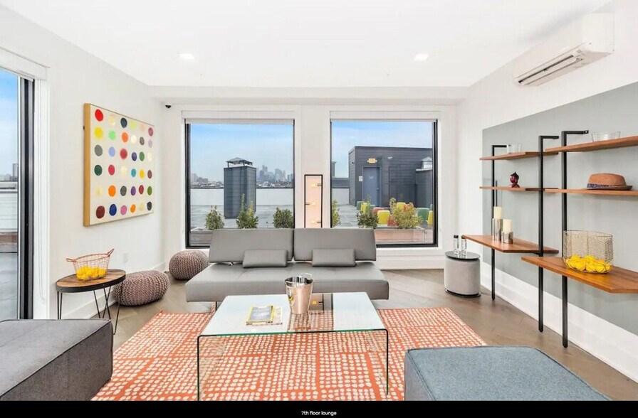 Building Photo - 1414 Grand St