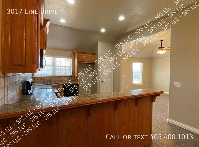 Building Photo - 3017 Line Dr